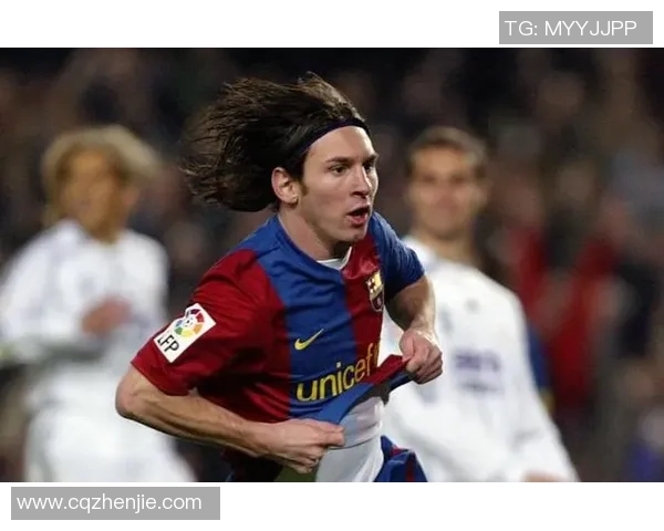 泡面头男足球明星的成长之路与场上风采揭秘