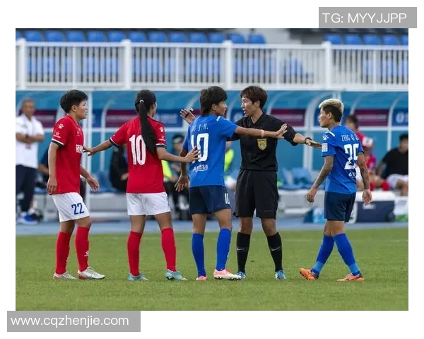 重庆足球队与杭州足球队赛后复盘分析双方配合及战术表现的深度探讨