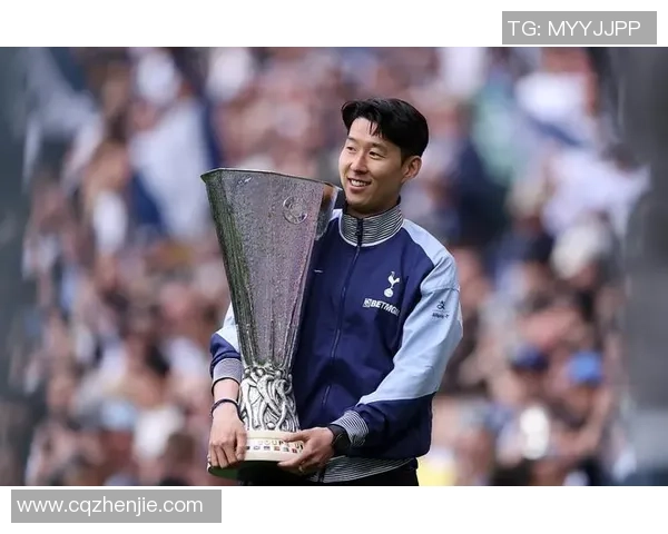 韩国著名足球明星孙兴慜的辉煌职业生涯与对足球的热爱之路